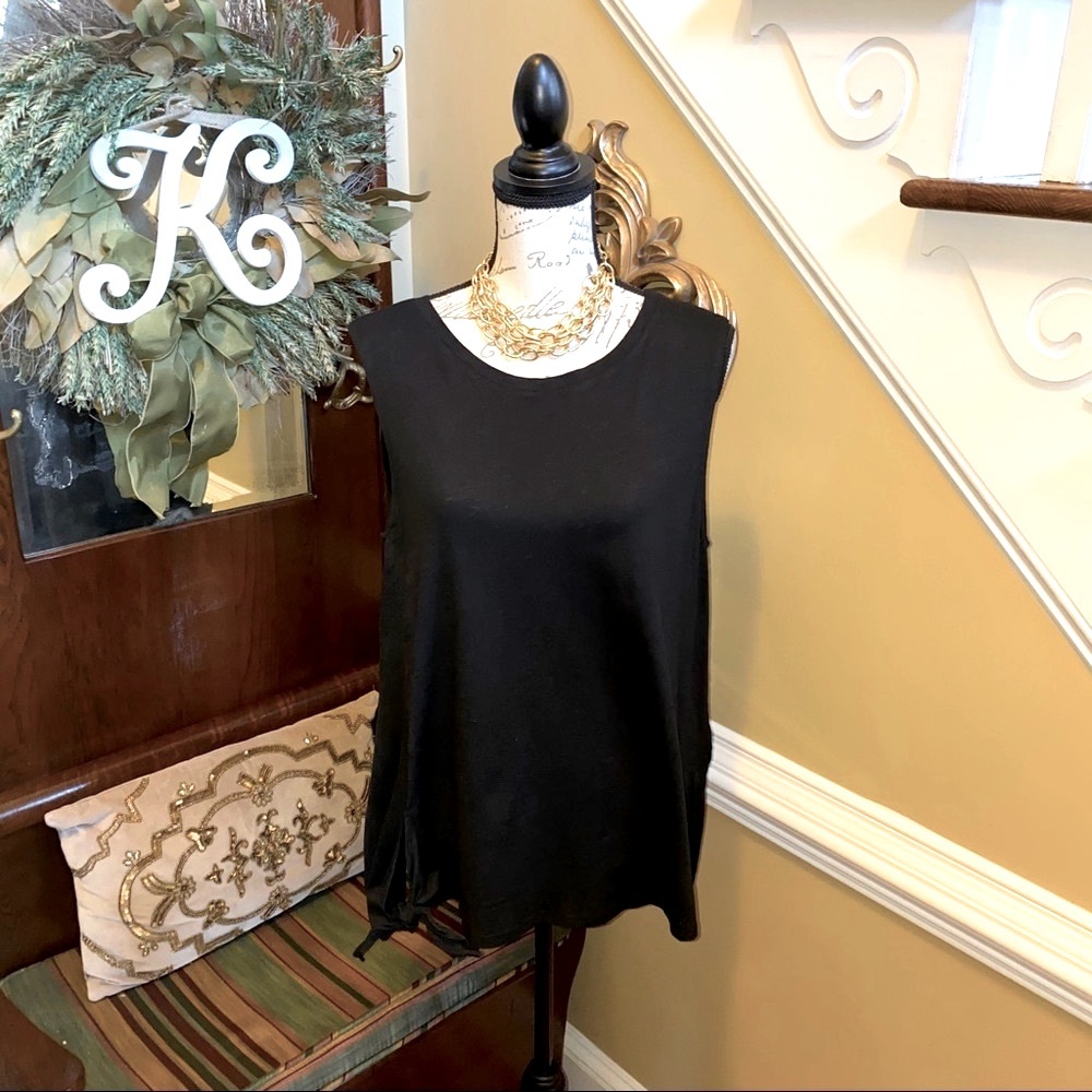 NWT’s She + Sky boutique tunic top with side tie